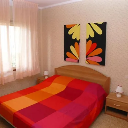 Apartment Ideal Getaway Flat For Six With Parking