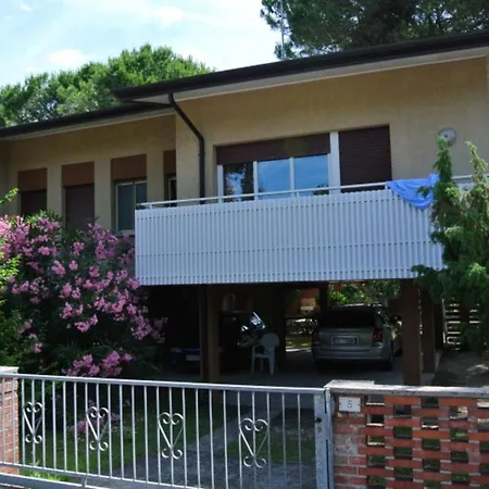 Apartment Ideal Getaway Flat For Six With Parking Bibione