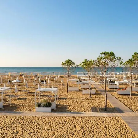 Ideal Getaway Flat For Six With Parking Bibione